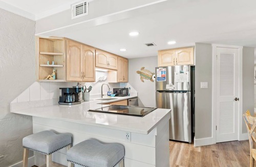 Panama City Beach Condo | Ground floor, park at your front door. Sleeps 6