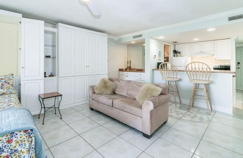 Sawgrass House | Ground Floor Convenient Gated condo at Beach Sawgrass - Pet Friendly!