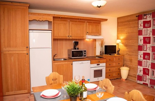 Pra Loup Apartment | Ground floor, view mountain, balcony, parking, tv, ski locker, 43m², Pra Loup