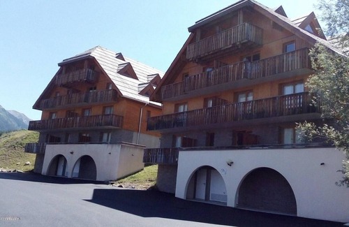 Pra Loup Apartment | Ground floor, view mountain, balcony, parking, tv, ski locker, 43m², Pra Loup