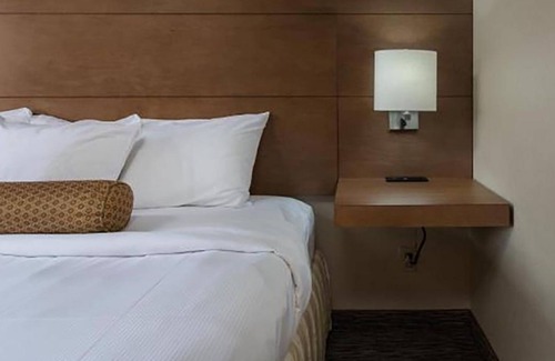 Yuma House | GROUP DESERT VACAY! THREE CHIC UNITS, POOL