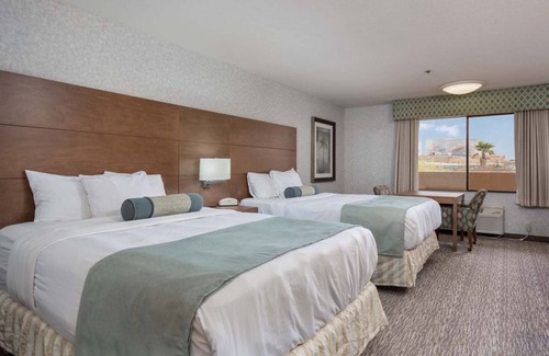 Yuma House | GROUP DESERT VACAY! THREE CHIC UNITS, POOL