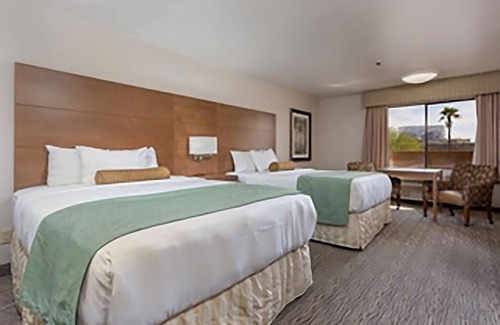 Yuma Hotel | GROUP DESERT VACAY! TWO GREAT UNITS, POOL AND HOT TUB