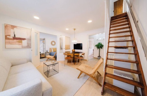 Socorro Apartment | Group-Friendly 4BR Lisbon Duplex + Castle View