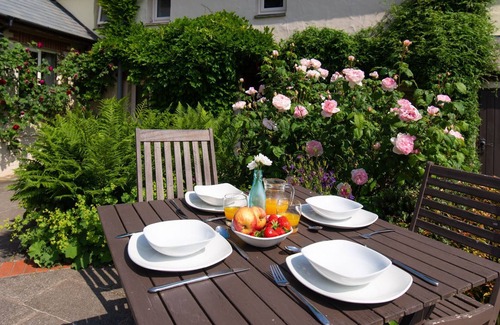 Berrynarbor House | Group friendly, 6-bedroom house, sleeping 12 with onsite swimming pool