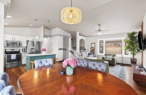 Rapid City House | Group-Friendly Retreat - King Beds, Kitchen, Fenced Yard & Prairie Views