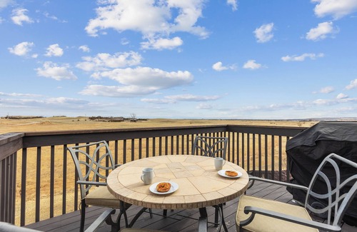 Rapid City House | Group-Friendly Retreat - King Beds, Kitchen, Fenced Yard & Prairie Views