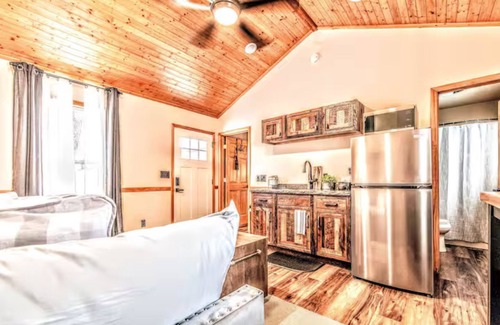 Wisconsin Dells Cabin | Group Getaway-4 Cabins @ Sandstone Rustic Retreat