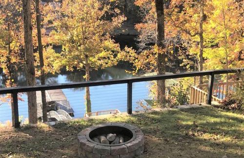 Cullman House | Group Getaway by the Lake: Pet-Friendly Rental with Boat Dock in Picturesque Cullman County