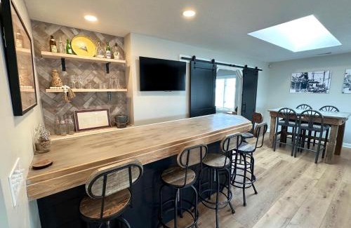 Sandusky House | Group House Sleeps 26 THE ATTIC - 2 Miles to Cedar Point