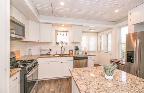 Cleveland House | Group Retreat! Games, Sleeps 15!