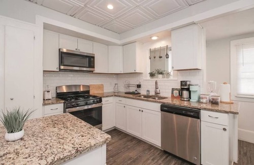 Cleveland House | Group Retreat! Games, Sleeps 15!