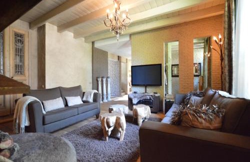 Alphen House | Group Stay with Private Pool and Sauna