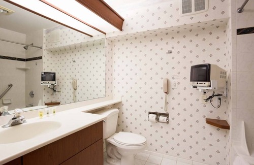 Ocean Shores Hotel | Group Travel! Comfy Unit, Pool, Fitness Center and Beach