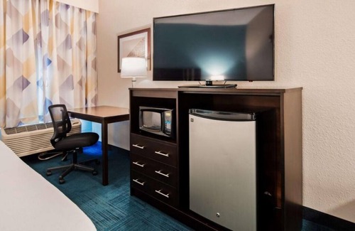 Blaine House | Group Vacation Destination, 2 Awesome Units, Minutes to Wheeling Island Casino