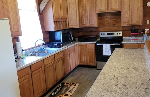 Oak Harbor House | Groups,families,fisherman friendly gatherings lake close by and boating parking