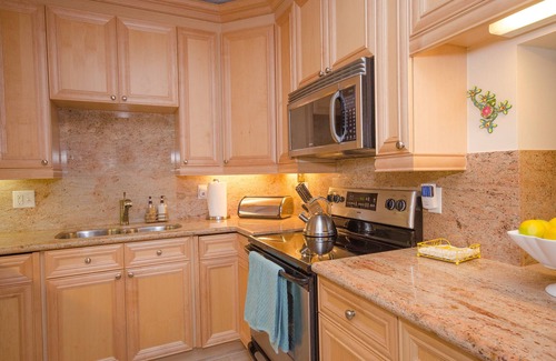 Singer Island House | Groups, Families & Pet Owners Dream! 3min walk to beach & 7min to National Park!