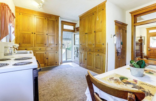 Garrett House | Groups Welcome! Historic Queen Anne Gem in Garrett