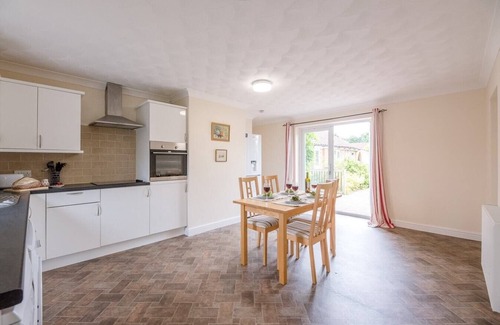 Woodbridge Apartment | Grove Farm Annexe WITH SWIMMING POOL, DALLINGHOO