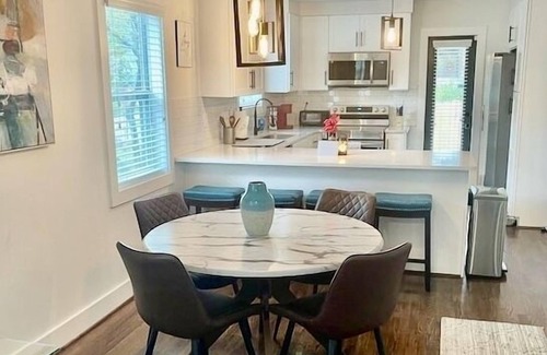 Atlanta House | GROVE PARK- ‘Newly Renovated’ home- just mins from Midtown/Downtown Atlanta.