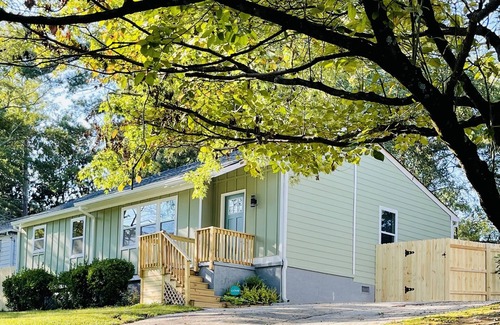 Atlanta House | GROVE PARK- ‘Newly Renovated’ home- just mins from Midtown/Downtown Atlanta.