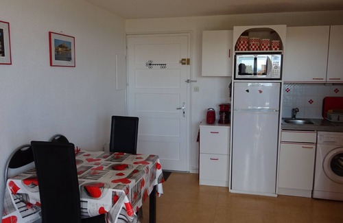 Port Rive Gauche Apartment | Gruissan Appt T2 feet in the water with lovely views over the beach Grazel