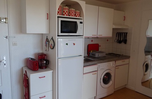 Port Rive Gauche Apartment | Gruissan Appt T2 feet in the water with lovely views over the beach Grazel