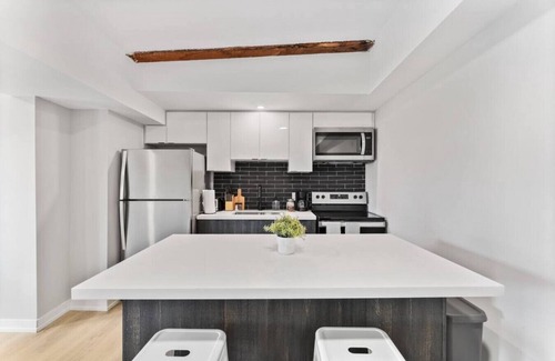 Peterborough Apartment | GSLofts - Unit 205 · Chic Red Bricks Loft - 2 Bed in Downtown