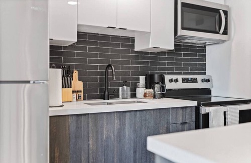 Peterborough Apartment | GSLofts - Unit 205 · Chic Red Bricks Loft - 2 Bed in Downtown