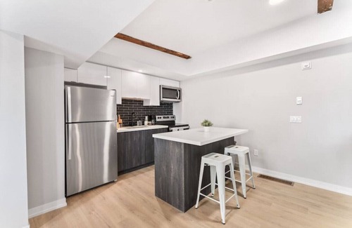 Peterborough Apartment | GSLofts - Unit 205 · Chic Red Bricks Loft - 2 Bed in Downtown