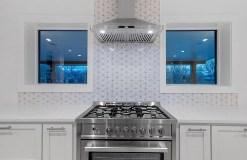 Kerrville House | Guadalupe Bluff Modern House - Hot tub, view of Guadalupe, River!