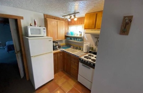 Alamedan Valley Apartment | Guadalupe Casita. 2.2 miles to Balloon park. Great views! Lovely Hot Tub.