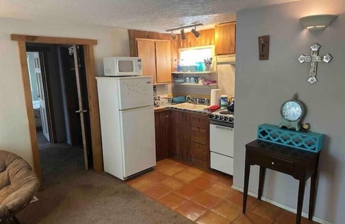 Alamedan Valley Apartment | Guadalupe Casita. 2.2 miles to Balloon park. Great views! Lovely Hot Tub.