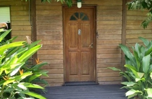Bouillante Villa | Guadeloupe polygonal house
