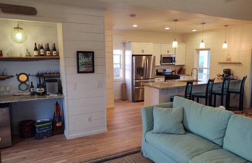 Great Guana Cay Cottage | Guana Breeze Cottage located between Bakers Bay and the settlement of Guana Cay.