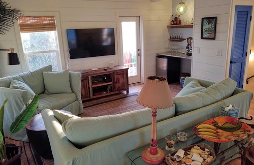 Great Guana Cay Cottage | Guana Breeze Cottage located between Bakers Bay and the settlement of Guana Cay.