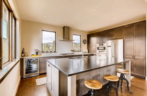 The Highlands House | GUEST FAVORITE! Blue River Retreat- Modern Mountain Home! Pet Friendly!
