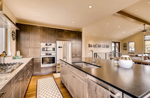 The Highlands House | GUEST FAVORITE! Blue River Retreat- Modern Mountain Home! Pet Friendly!
