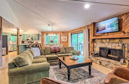 Dillard Cabin | GUEST FAVORITE! Mountain Views, Golf, Hiking, Pickleball, FAMILY & PET Friendly