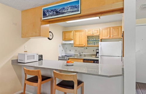 Snowmass Village Condo | Guest Favorites at 10% Off! Stay 3 nights through Nov
