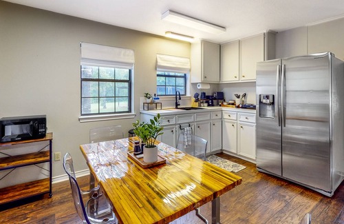 Bellville Cabin | Guest home on 14 acres - vineyards, pond & trails - newly updated kitchenette