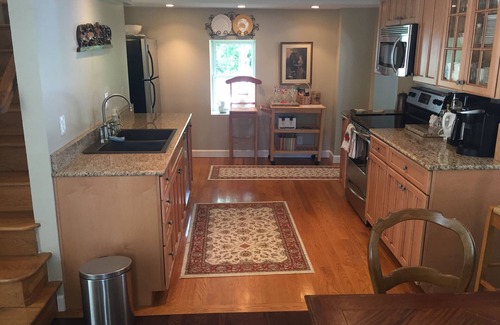 Alton House | Guest House 632 Summit Street