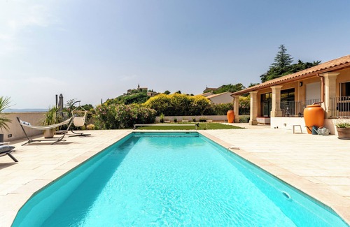 Crillon-le-Brave Apartment | Guest House 'Chambre De La Reine' with Mountain View, Wi-Fi and Air Conditioning