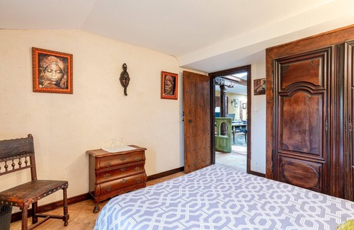 Landevieille Bed & Breakfast | Guest House 'Chambre Afrique' with Shared Garden and Wi-Fi