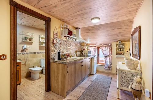 La Zubia House | Guest House 'Cumbres Verdes - Laurel De La Reina' with Mountain View, Wi-Fi and Air Conditioning