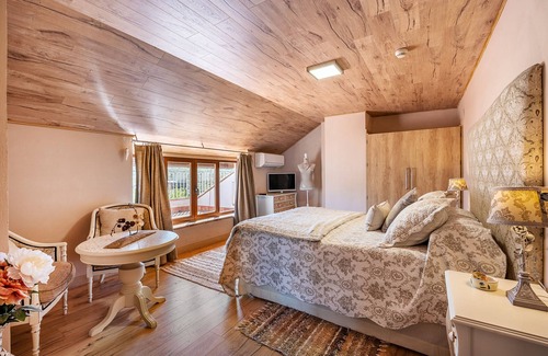 La Zubia House | Guest House 'Cumbres Verdes - Laurel De La Reina' with Mountain View, Wi-Fi and Air Conditioning