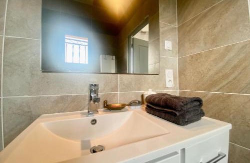 Roullens House | Guest-house de l’amandier - Vue cité médiévale