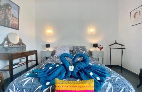 Roullens House | Guest-house de l’amandier - Vue cité médiévale