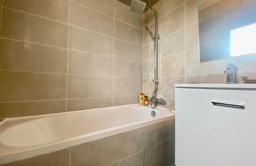 Roullens House | Guest-house de l’amandier - Vue cité médiévale