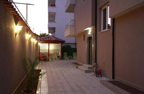 Primorsko House | Guest House Dobi